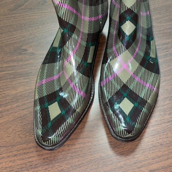 NWT dav Rainboots - Picture 12 of 12